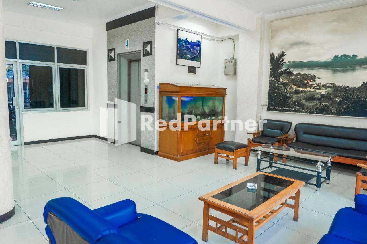 Grand Kembar Hotel Mitra Reddoorz Μπαντούνγκ Εξωτερικό φωτογραφία
