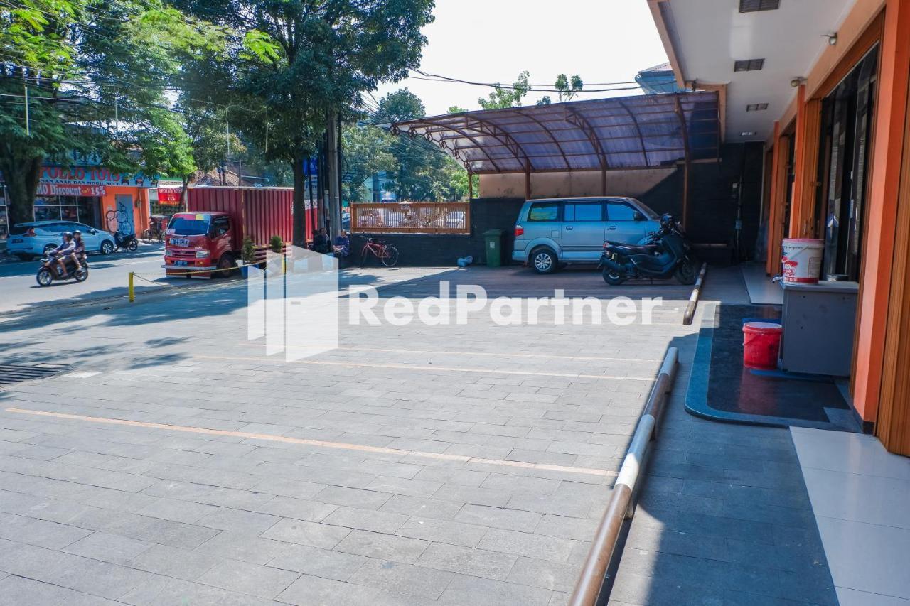Grand Kembar Hotel Mitra Reddoorz Μπαντούνγκ Εξωτερικό φωτογραφία